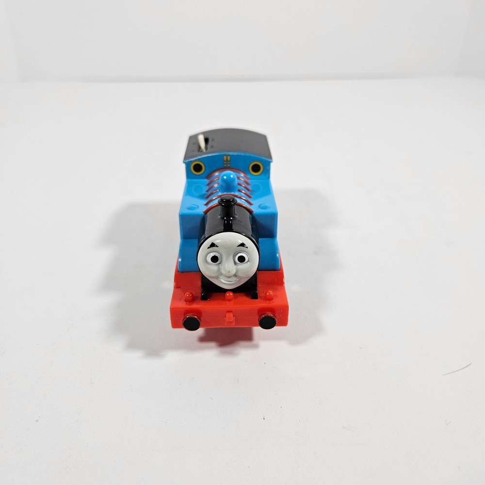 Thomas & Friends TrackMaster Thomas the‎ Tank Engine Motorized Train 2009 Mattel - Picture 3 of 8